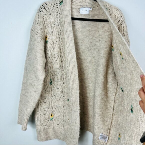 Lush Wool Blend Oatmeal Embroidered Floral Knit Cardigan Sweater Women size L - Picture 12 of 13